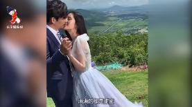 千仞雪绝美写真来袭，小手捂胸性感十足，轻咬红唇姿势诱人